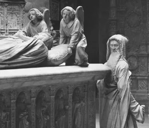 Nantes, cathédrale Saint-Pierre et Saint-Paul, tombeau de François II, duc de Bretagne et Marguerite de Foix, vue arrière de la Prudence connue comme un autoportrait de Michel Colombe, 1502-07 (détail)